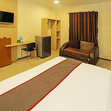 Super Oyo Townhouse Oak Hotel Fiducia スルポン エクステリア 写真