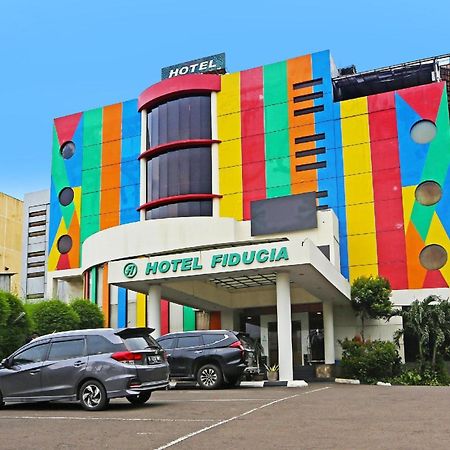 Super Oyo Townhouse Oak Hotel Fiducia スルポン エクステリア 写真