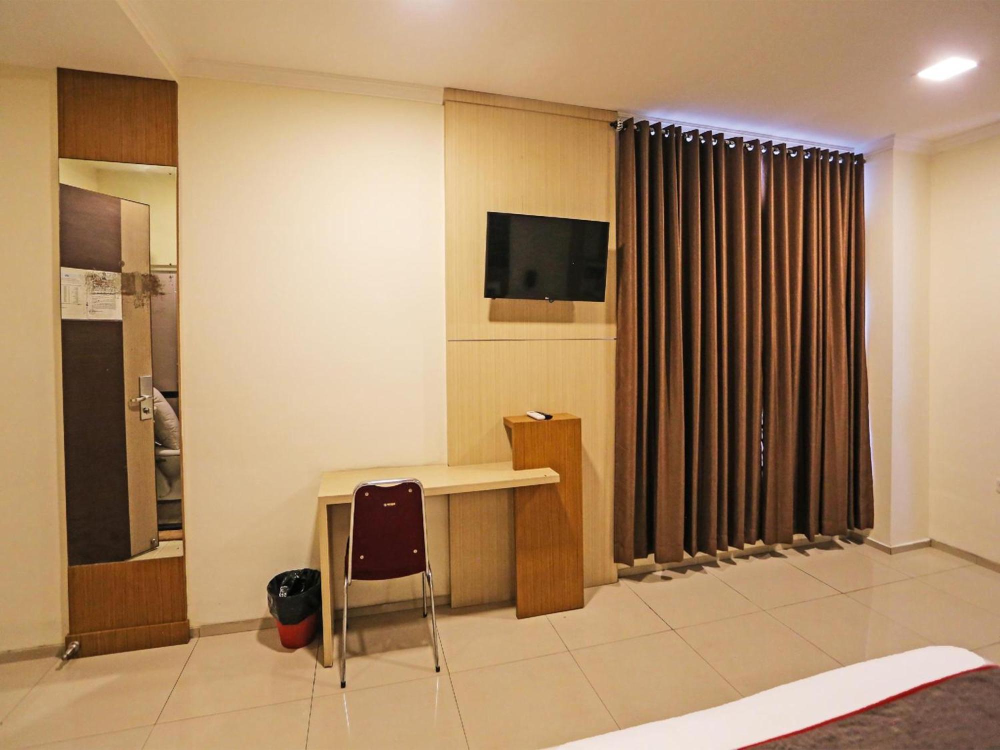 Super Oyo Townhouse Oak Hotel Fiducia スルポン エクステリア 写真
