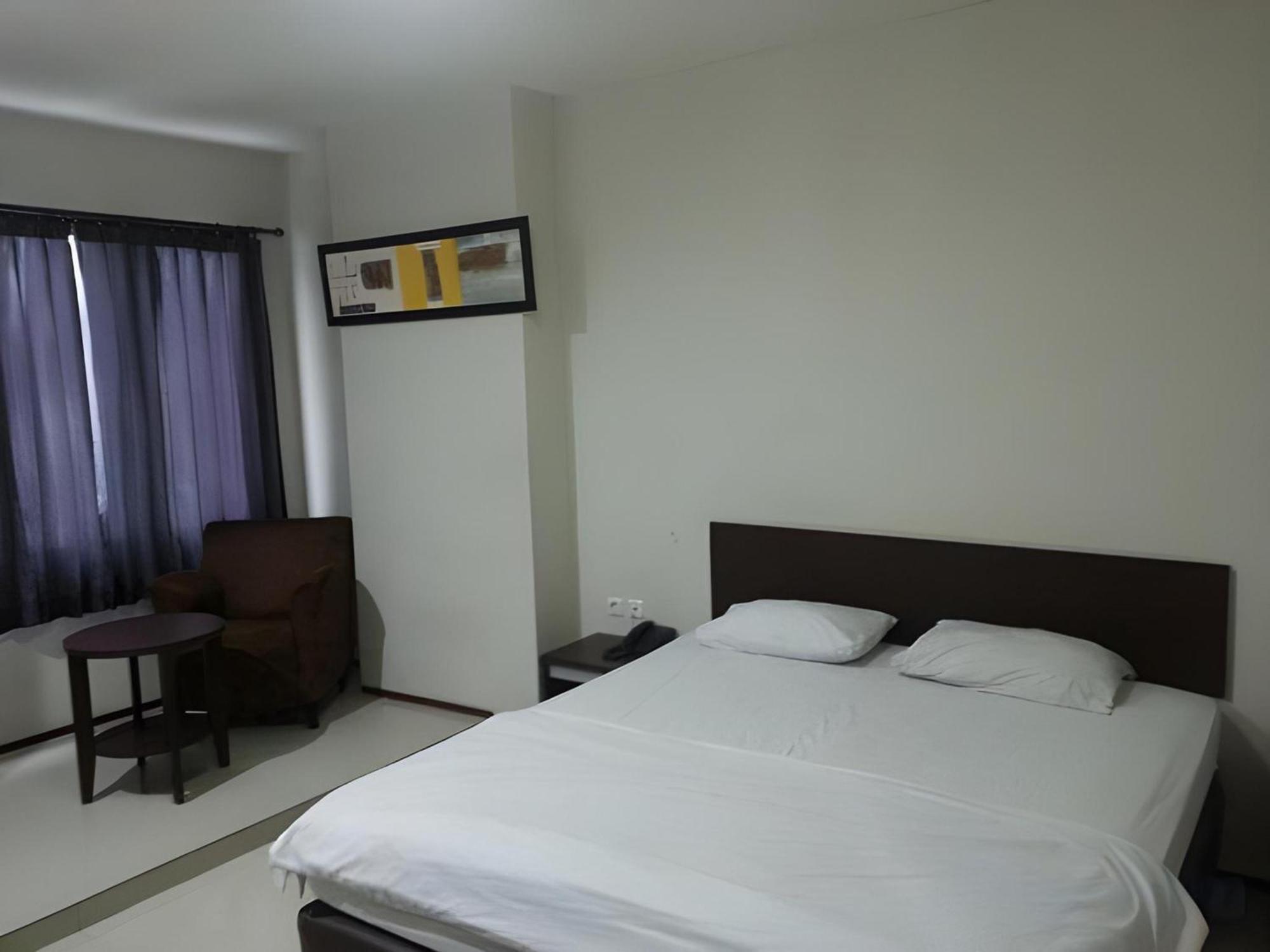 Super Oyo Townhouse Oak Hotel Fiducia スルポン エクステリア 写真