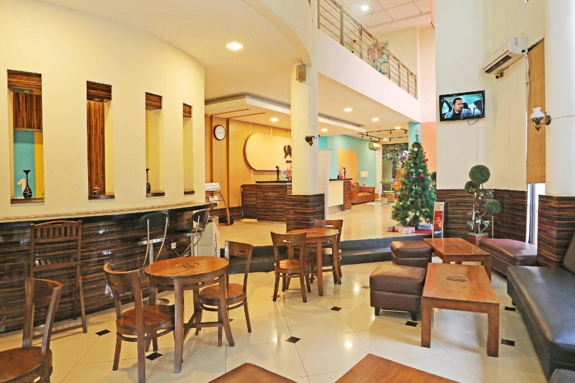 Super Oyo Townhouse Oak Hotel Fiducia スルポン エクステリア 写真