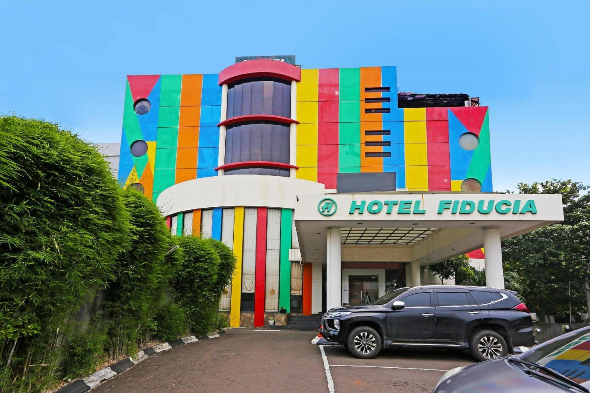 Super Oyo Townhouse Oak Hotel Fiducia スルポン エクステリア 写真