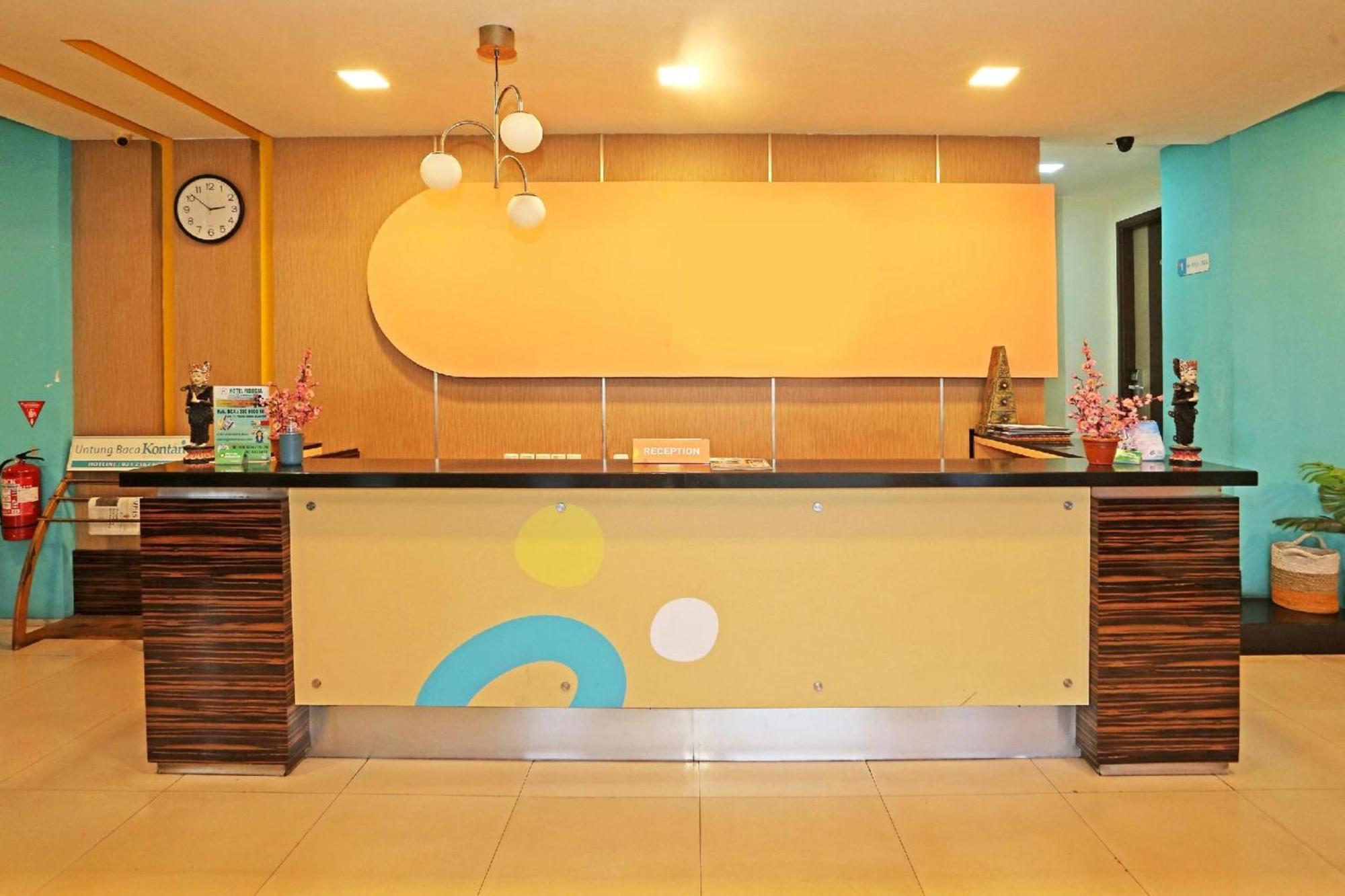 Super Oyo Townhouse Oak Hotel Fiducia スルポン エクステリア 写真