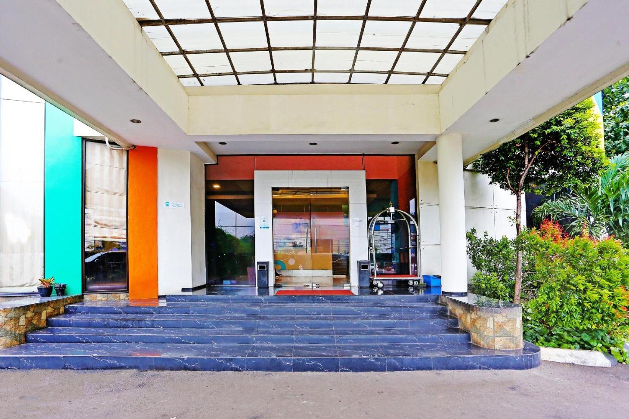 Super Oyo Townhouse Oak Hotel Fiducia スルポン エクステリア 写真