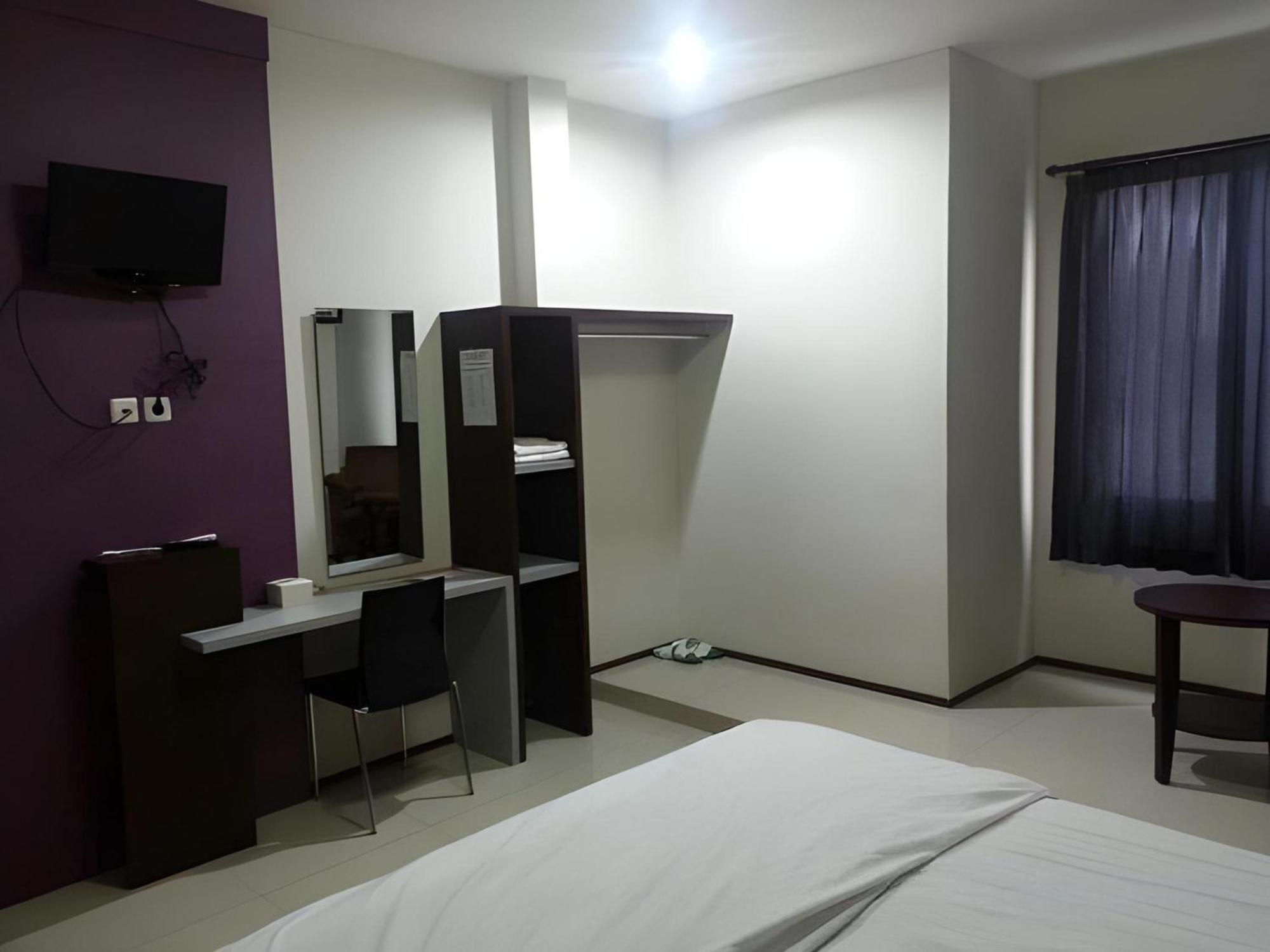 Super Oyo Townhouse Oak Hotel Fiducia スルポン エクステリア 写真