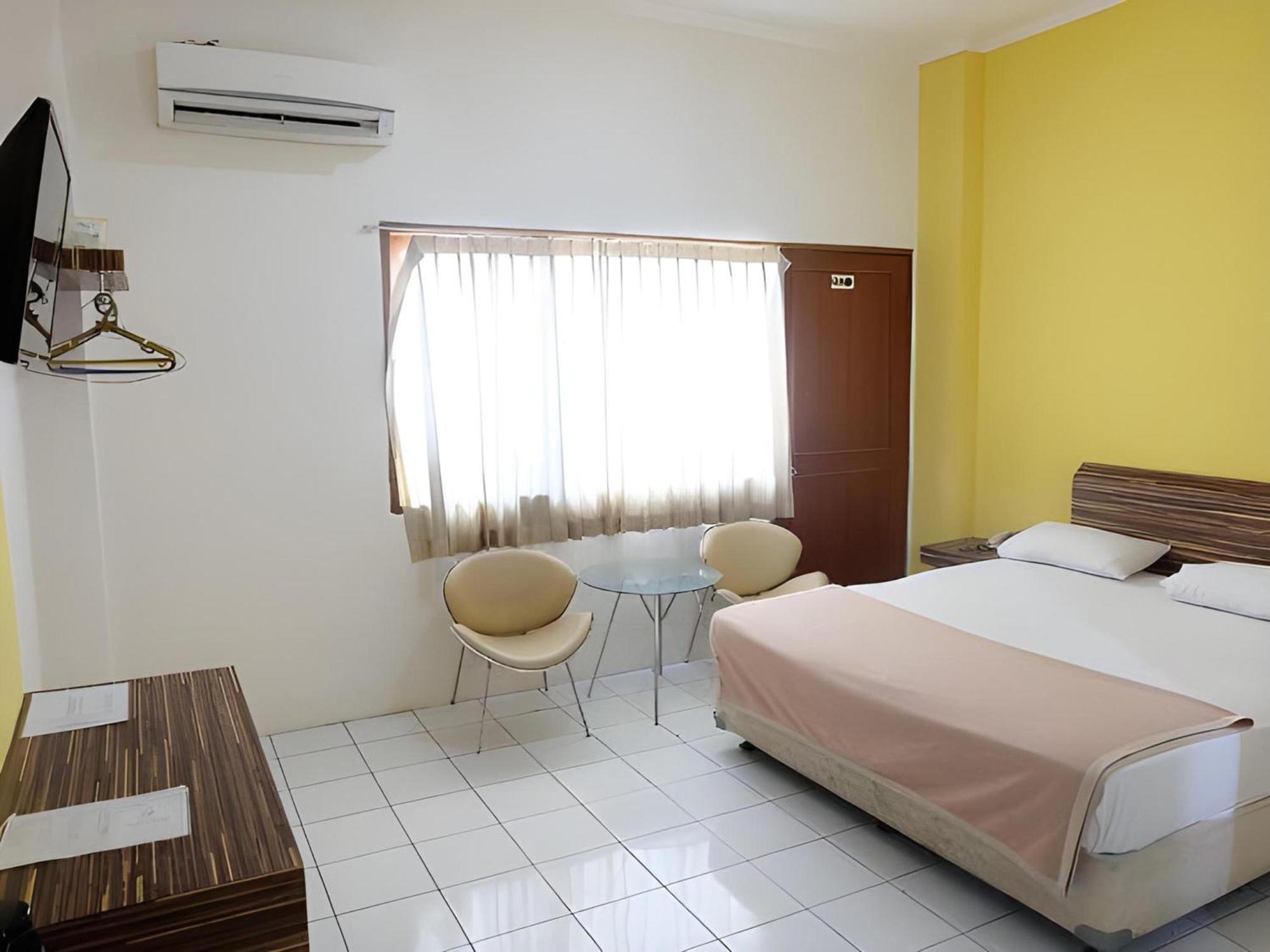 Super Oyo Townhouse Oak Hotel Fiducia スルポン エクステリア 写真