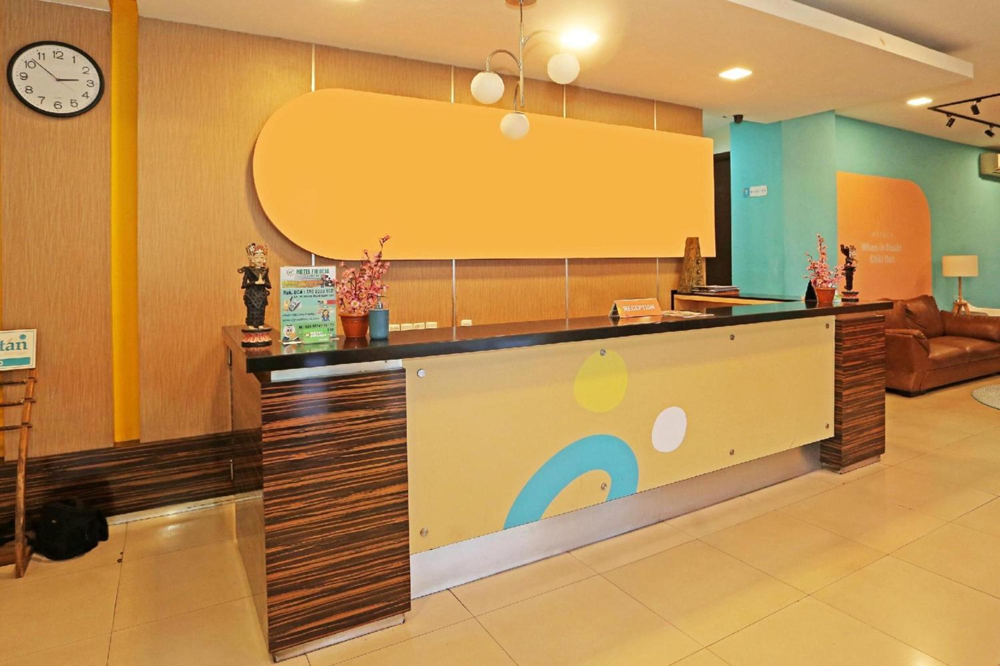 Super Oyo Townhouse Oak Hotel Fiducia スルポン エクステリア 写真