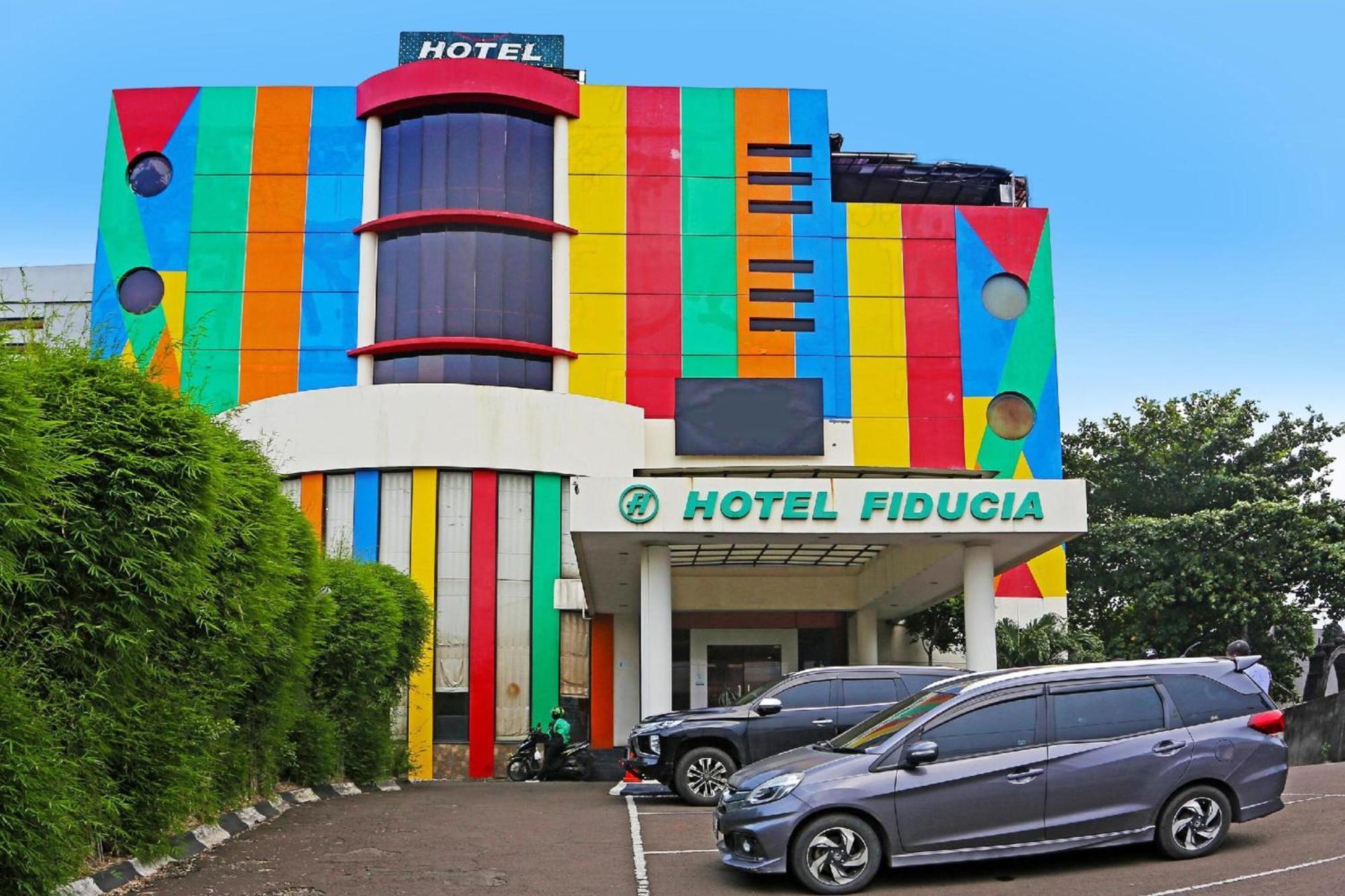 Super Oyo Townhouse Oak Hotel Fiducia スルポン エクステリア 写真