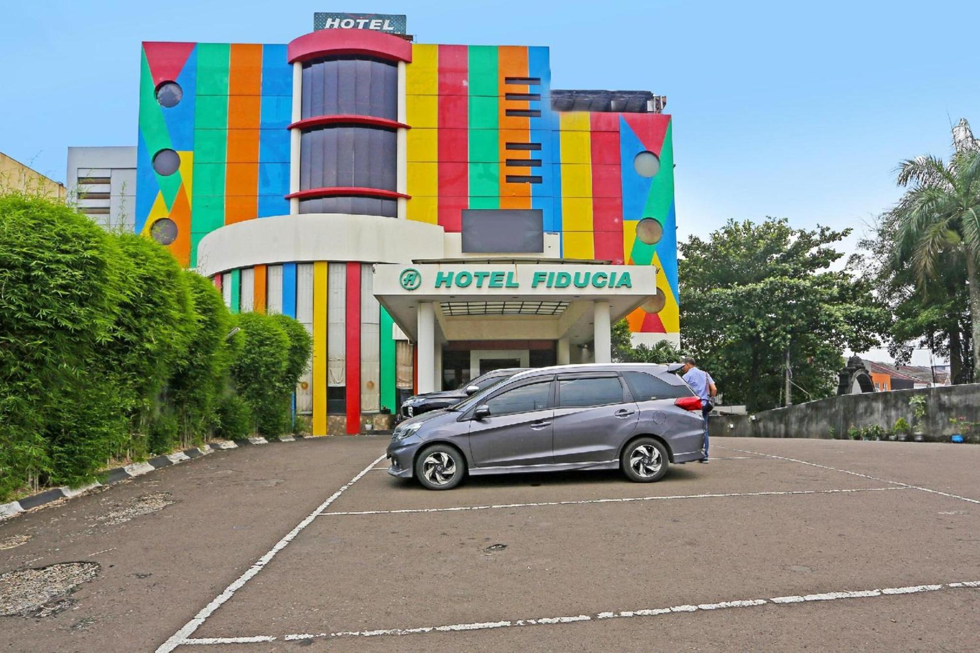 Super Oyo Townhouse Oak Hotel Fiducia スルポン エクステリア 写真