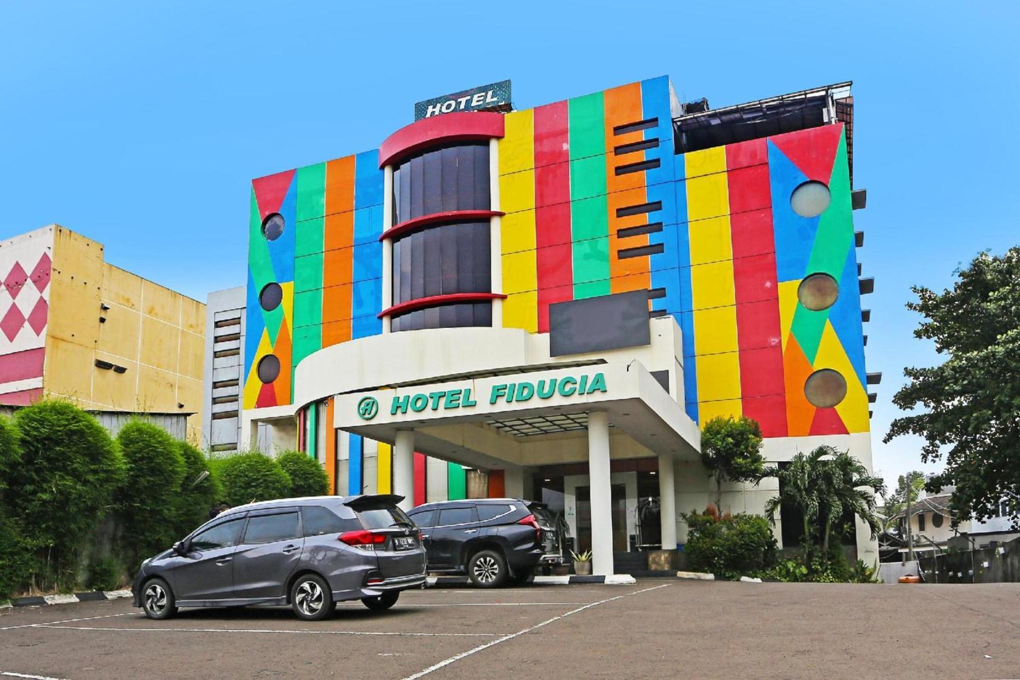 Super Oyo Townhouse Oak Hotel Fiducia スルポン エクステリア 写真