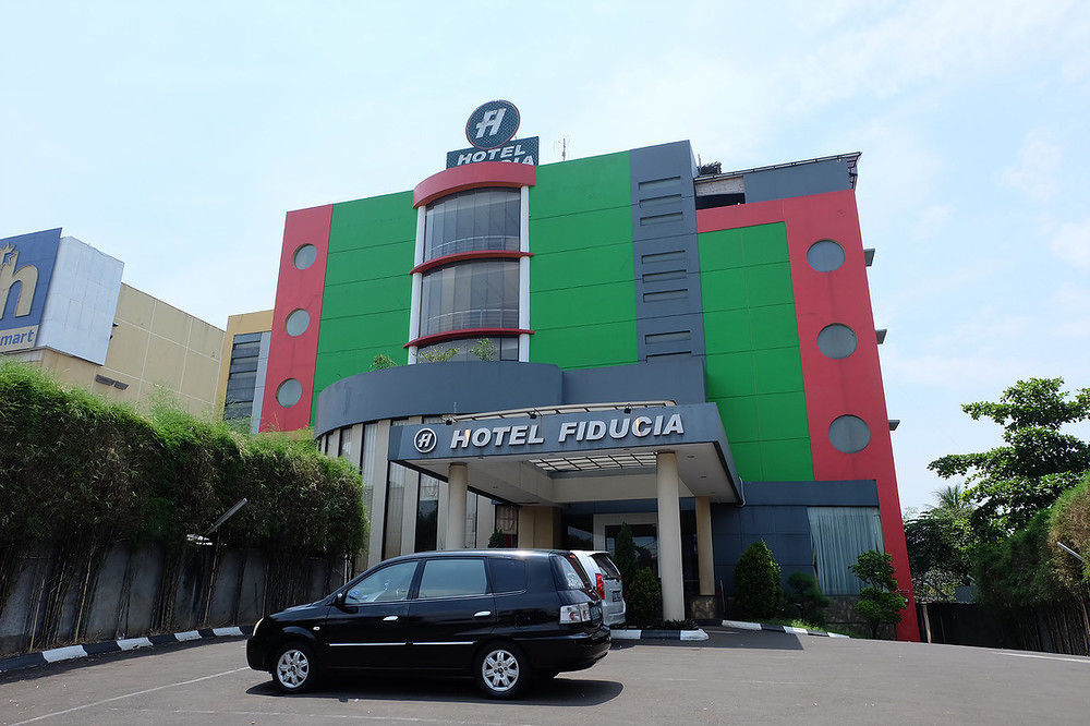 Super Oyo Townhouse Oak Hotel Fiducia スルポン エクステリア 写真