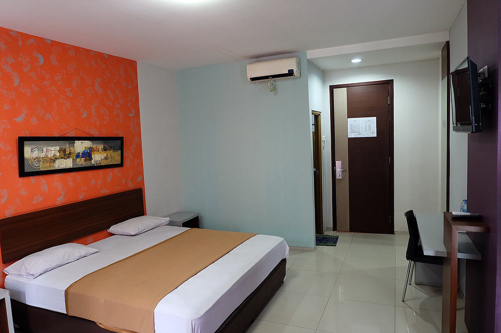 Super Oyo Townhouse Oak Hotel Fiducia スルポン エクステリア 写真